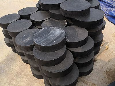 新蔡县板式橡胶支座由若干层橡胶片与薄钢板经加压硫化